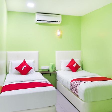 Oyo 89665 Royale City Hotel Sepang Exterior photo