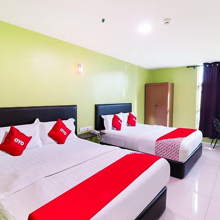Oyo 89665 Royale City Hotel Sepang Exterior photo