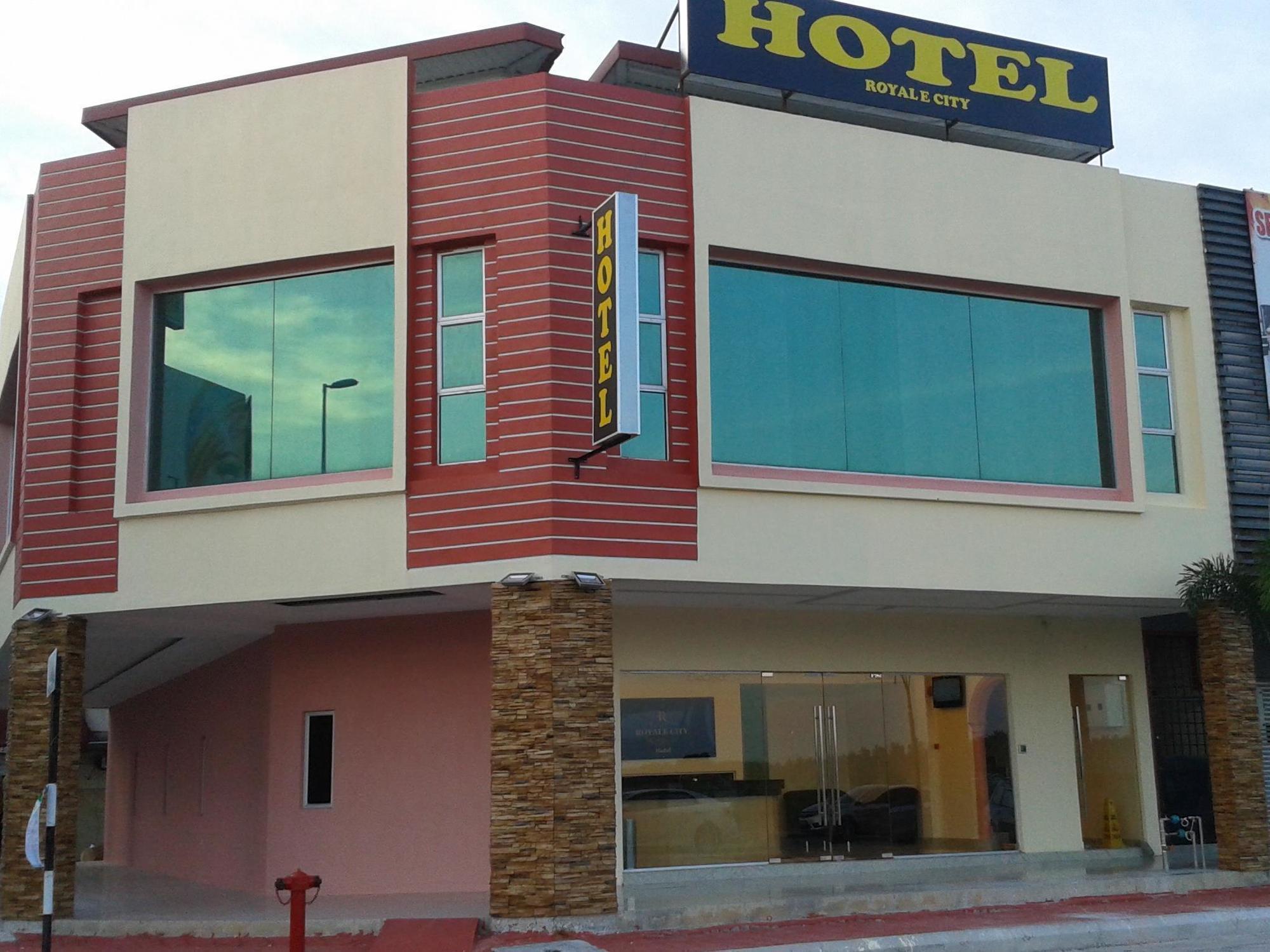 Oyo 89665 Royale City Hotel Sepang Exterior photo