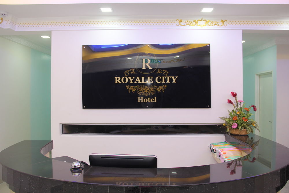 Oyo 89665 Royale City Hotel Sepang Exterior photo