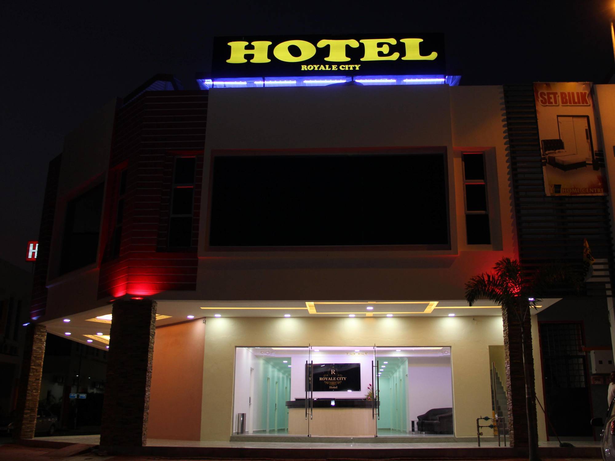 Oyo 89665 Royale City Hotel Sepang Exterior photo