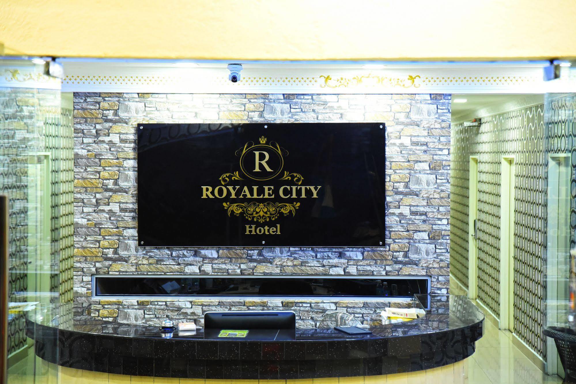 Oyo 89665 Royale City Hotel Sepang Exterior photo