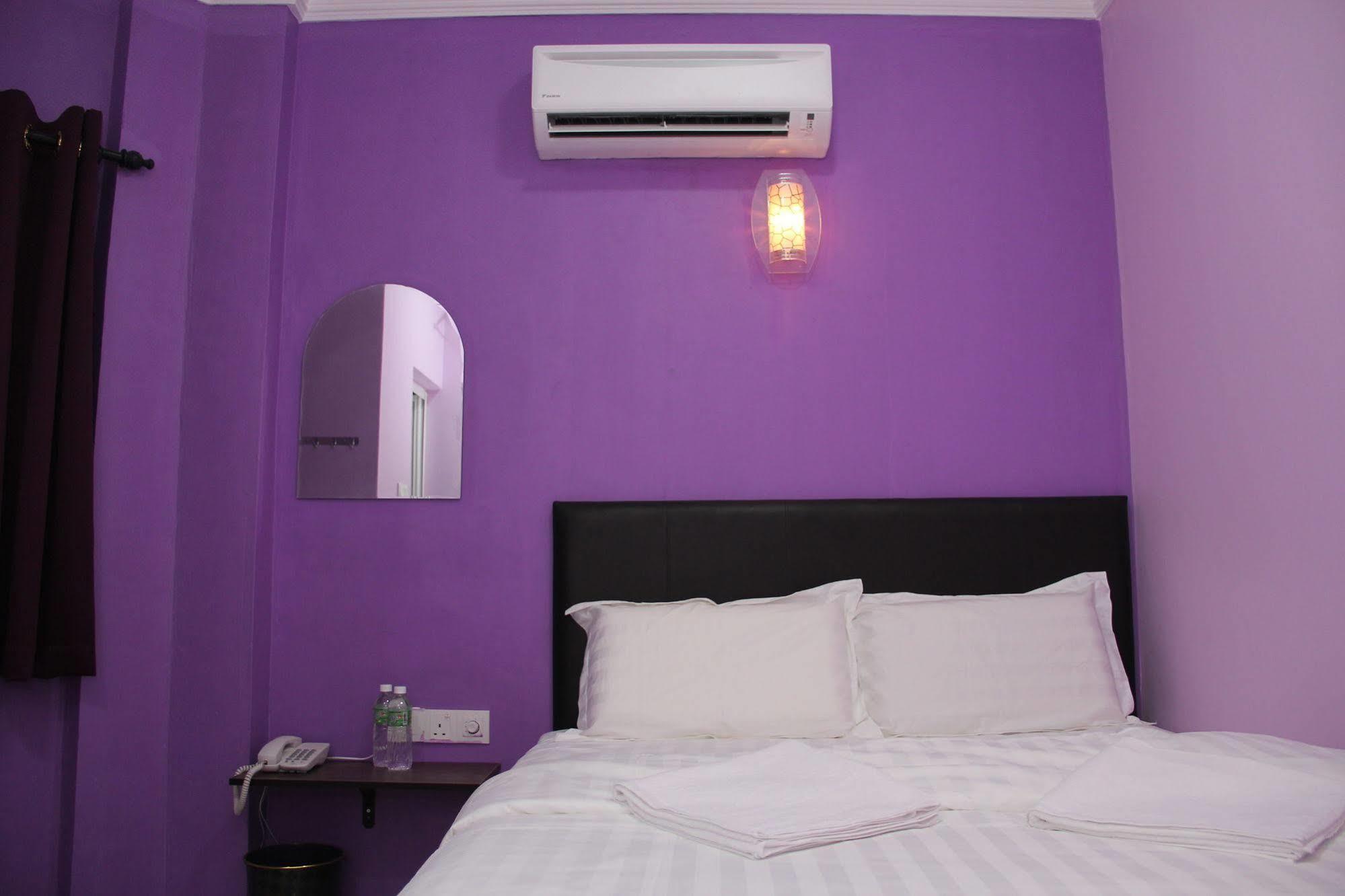 Oyo 89665 Royale City Hotel Sepang Exterior photo