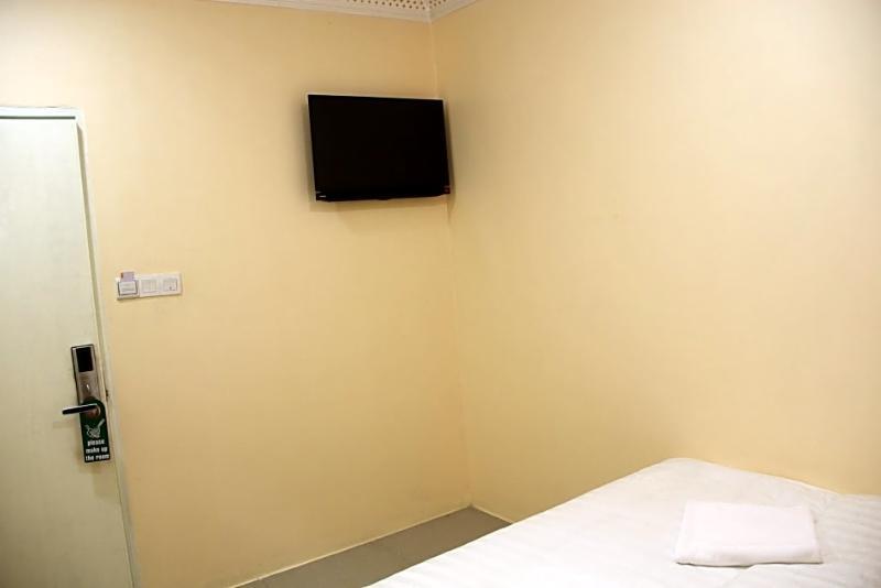 Oyo 89665 Royale City Hotel Sepang Exterior photo