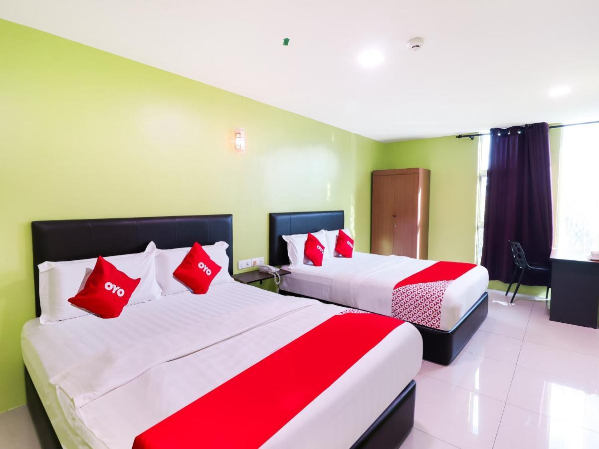 Oyo 89665 Royale City Hotel Sepang Exterior photo