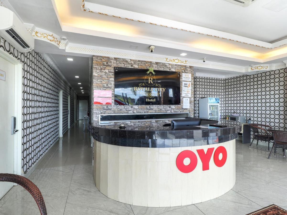 Oyo 89665 Royale City Hotel Sepang Exterior photo