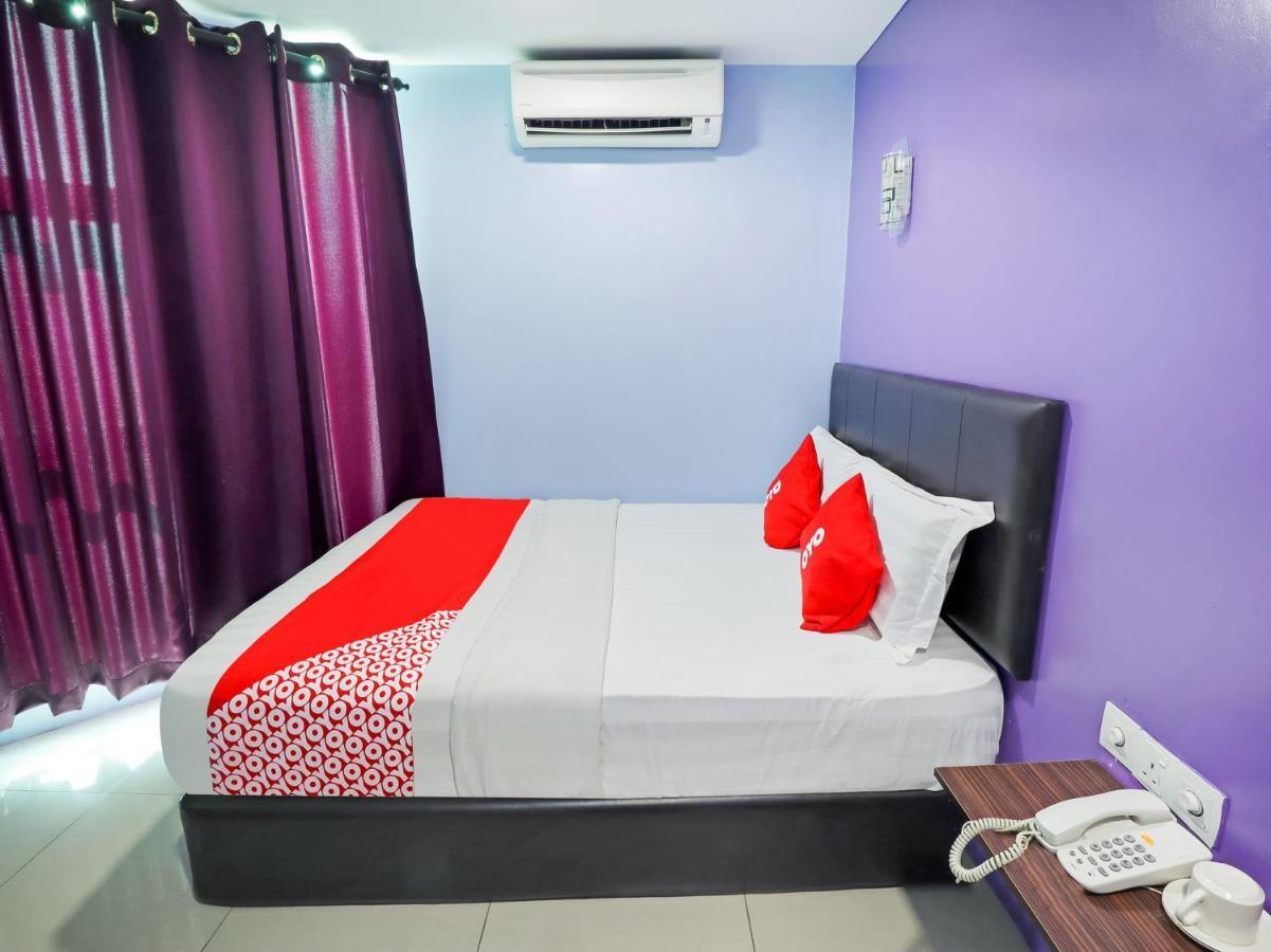 Oyo 89665 Royale City Hotel Sepang Exterior photo