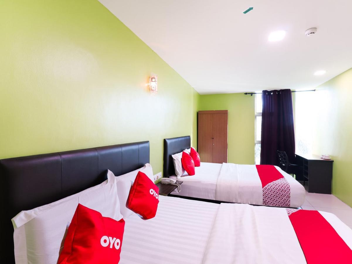 Oyo 89665 Royale City Hotel Sepang Exterior photo