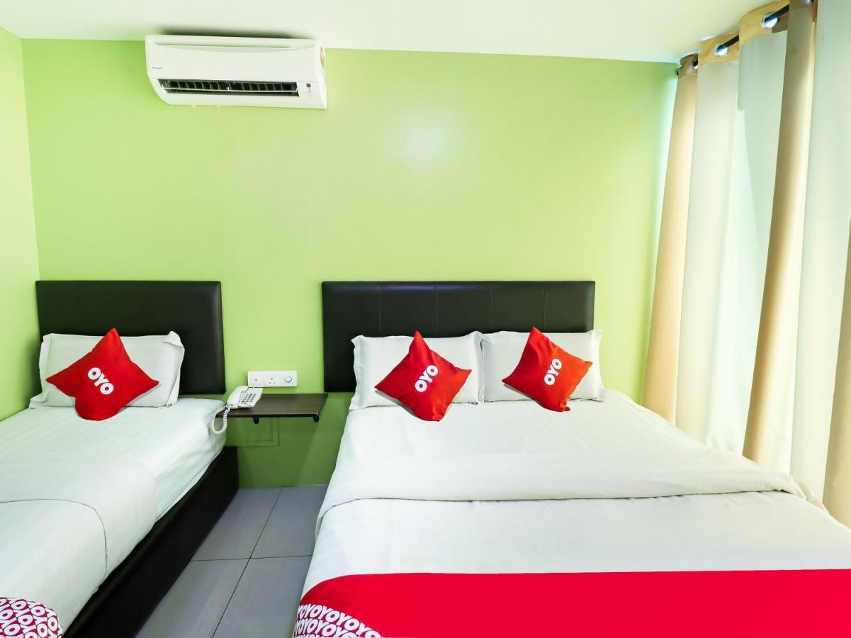 Oyo 89665 Royale City Hotel Sepang Exterior photo