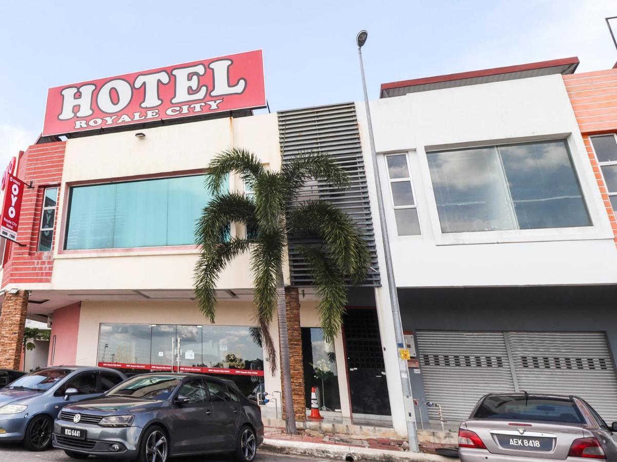 Oyo 89665 Royale City Hotel Sepang Exterior photo