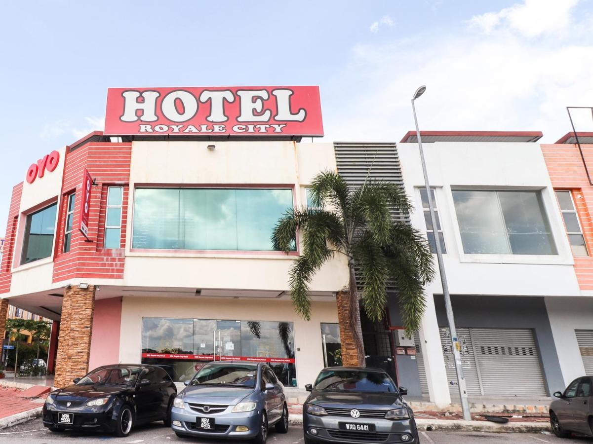 Oyo 89665 Royale City Hotel Sepang Exterior photo
