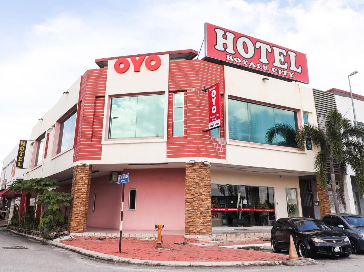 Oyo 89665 Royale City Hotel Sepang Exterior photo