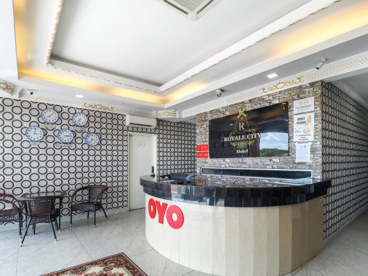Oyo 89665 Royale City Hotel Sepang Exterior photo
